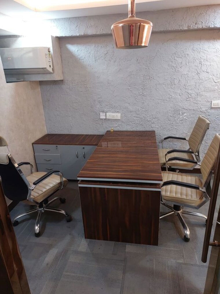 Team Area, connaught place Commercial Office Space 1150 Sq.Ft. In Connaught Place Delhi 9794438