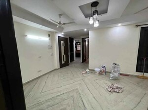 Room in 2 BHK Apartment at Gomti Nagar – for Rent