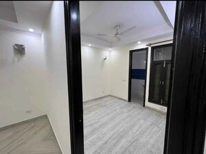 Room in 2 BHK Apartment at Gomti Nagar – for Rent