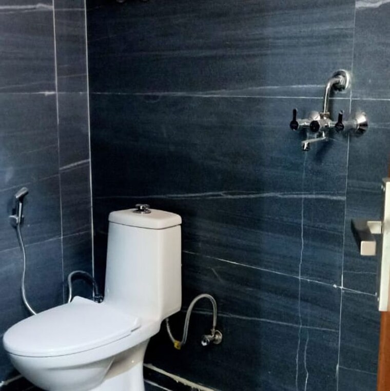 Bathroom, aimnabad 3 Bedroom 1490 Sq.Ft. Builder Floor In Aimnabad Greater Noida 9794502