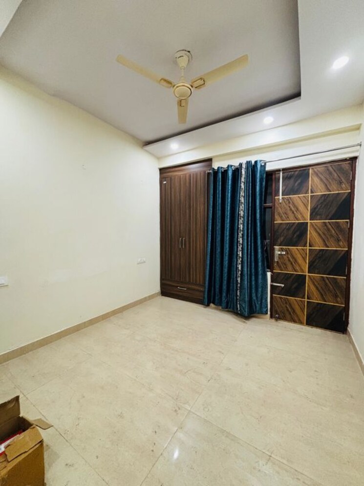 Room, kishanpura 3 Bedroom 110 Sq.Yd. Builder Floor In Kishanpura Zirakpur 9794525