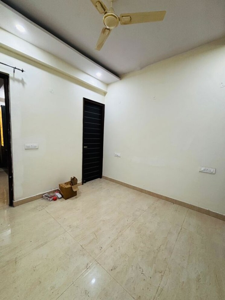 Room, kishanpura 3 Bedroom 110 Sq.Yd. Builder Floor In Kishanpura Zirakpur 9794525