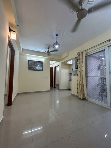 Room in 3.5 BHK Apartment at Amrapali Centurian Park, Tech Zone 4 Greater Noida – for Rent