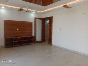 Room in 4 BHK Builder Floor at Sharma Homes 1, Sector 37 – for Sale