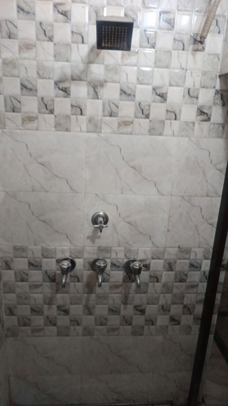 Bathroom, patel nagar 1 RK 350 Sq.Ft. Builder Floor In Patel Nagar Delhi 9794556