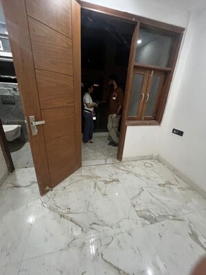 Parking in 1 BHK Builder Floor at Saket – for Rent