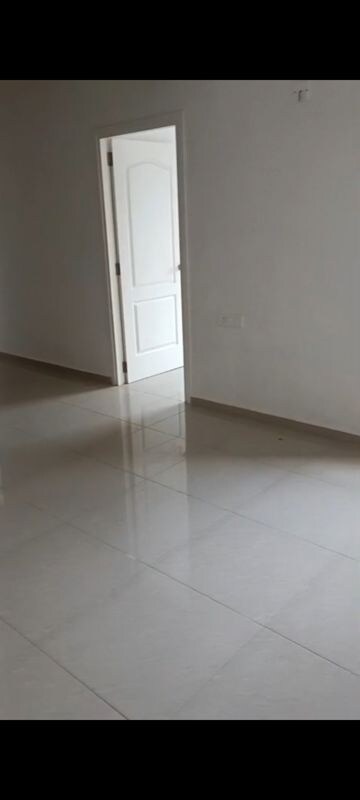 Room in 3 BHK Apartment at Goyal Orchid Valley, Shela – for Rent