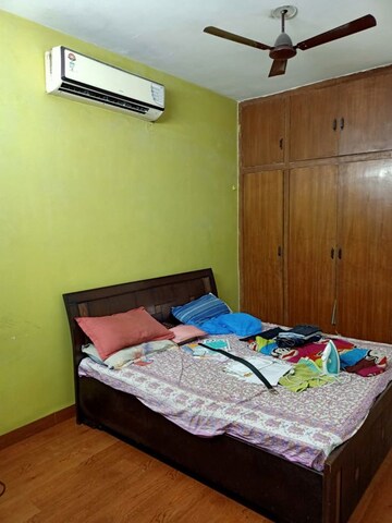 1 RK Builder Floor For Rent in Sector 37