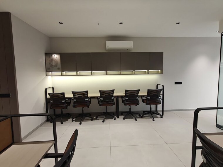 Team Area, piplod Commercial Office Space 750 Sq.Ft. In Piplod Surat 9794211