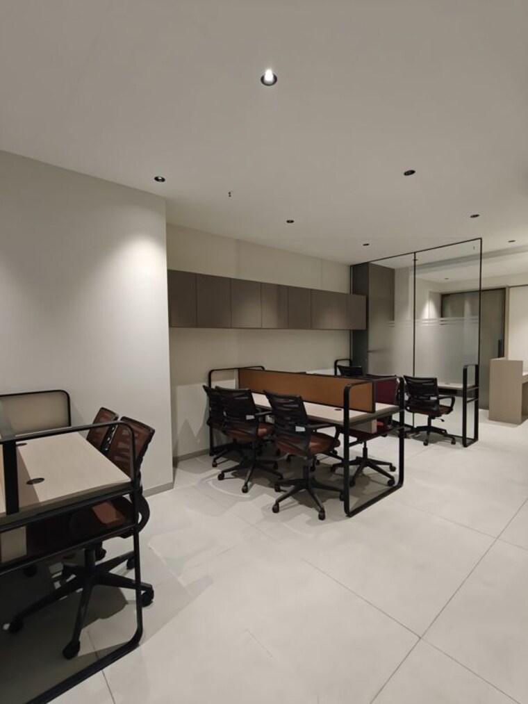 Team Area, piplod Commercial Office Space 750 Sq.Ft. In Piplod Surat 9794211