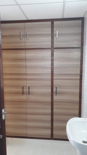 Room in 3.5 BHK Apartment at Omaxe R2, Gomti Nagar – for Sale