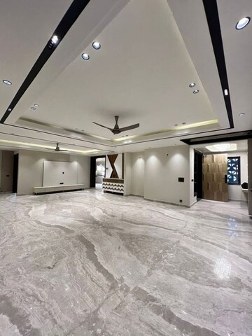 Room in 3 BHK Apartment at Infotech Center, Sector 19 – for Rent