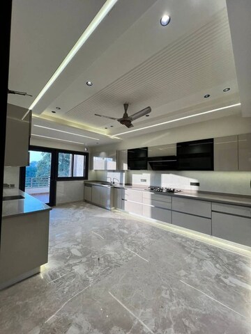 Room in 3 BHK Apartment at Infotech Center, Sector 19 – for Rent