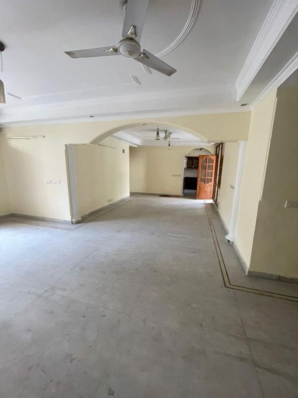 4 BHK + Servant Room Apartment For Sale in Sheeba Apartment