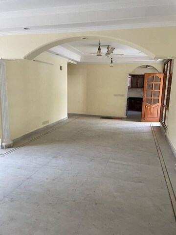 Room in 4 BHK Apartment at Sheeba Apartment, Chakkarpur – for Sale