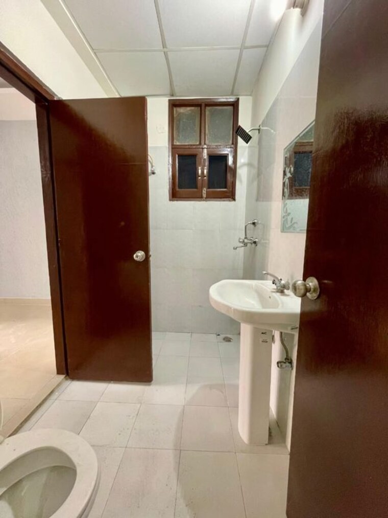 Bathroom, dhakoli 3 Bedroom 1800 Sq.Ft. Builder Floor In Dhakoli Zirakpur 9794713