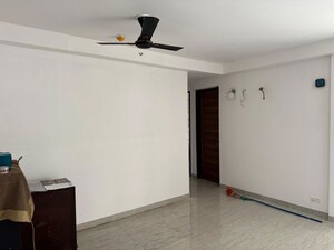 Room in 3 BHK Apartment at Omaxe Waterscapes, Gomti Nagar – for Sale