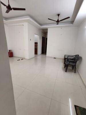 Room in 3 BHK Apartment at Omaxe Lake, North Mullanpur – for Rent