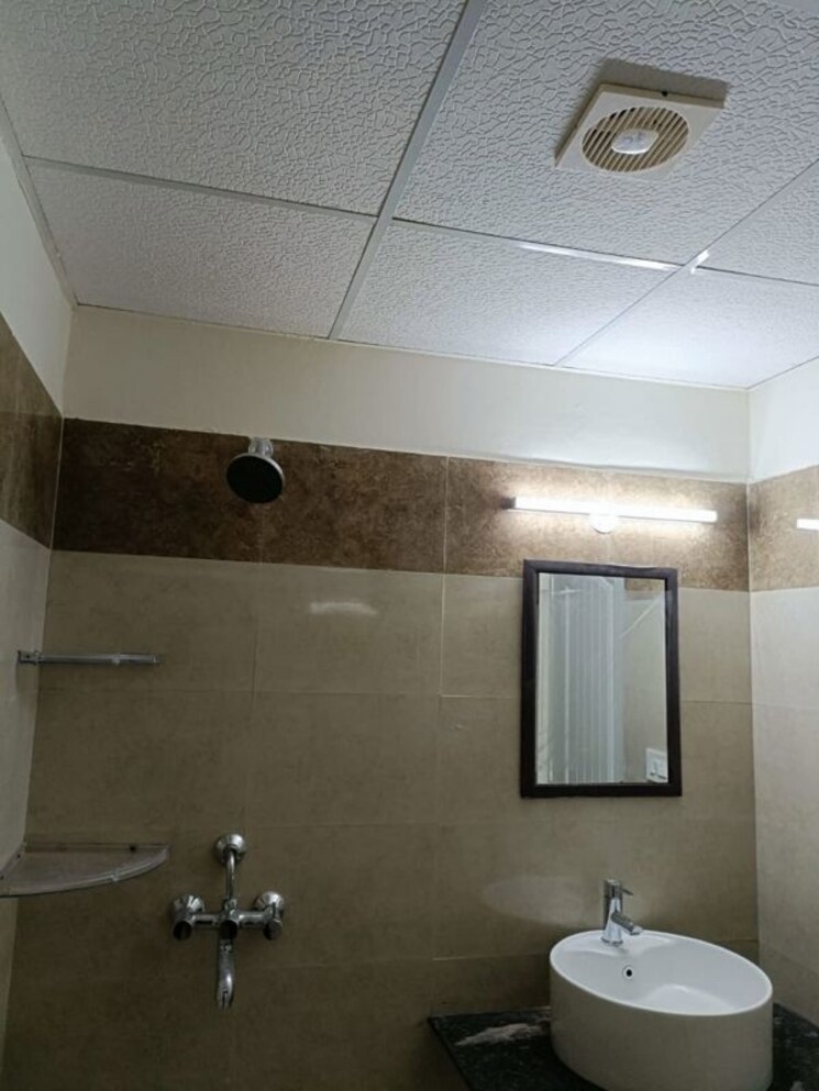 Bathroom, sushma-valencia 3 Bedroom 1800 Sq.Ft. Apartment In International Airport Road Zirakpur 9794803
