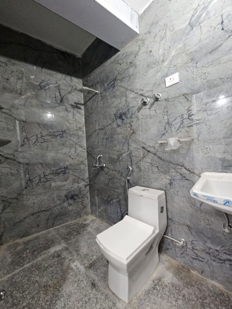 Bathroom, saket 1 Bedroom 500 Sq.Ft. Apartment In Saket Delhi 9794853