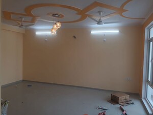 Room in 3 BHK Apartment at Omaxe R2, Gomti Nagar – for Sale