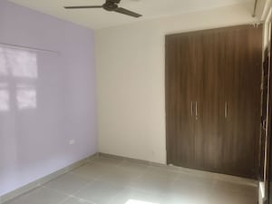 Room in 2 BHK Apartment at Supertech Cape Town, Sector 74 – for Rent