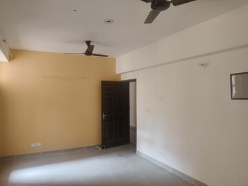 Room in 2 BHK Apartment at Supertech Cape Town, Sector 74 – for Rent