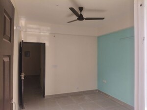 Room in 2 BHK Apartment at Supertech Cape Town, Sector 74 – for Rent