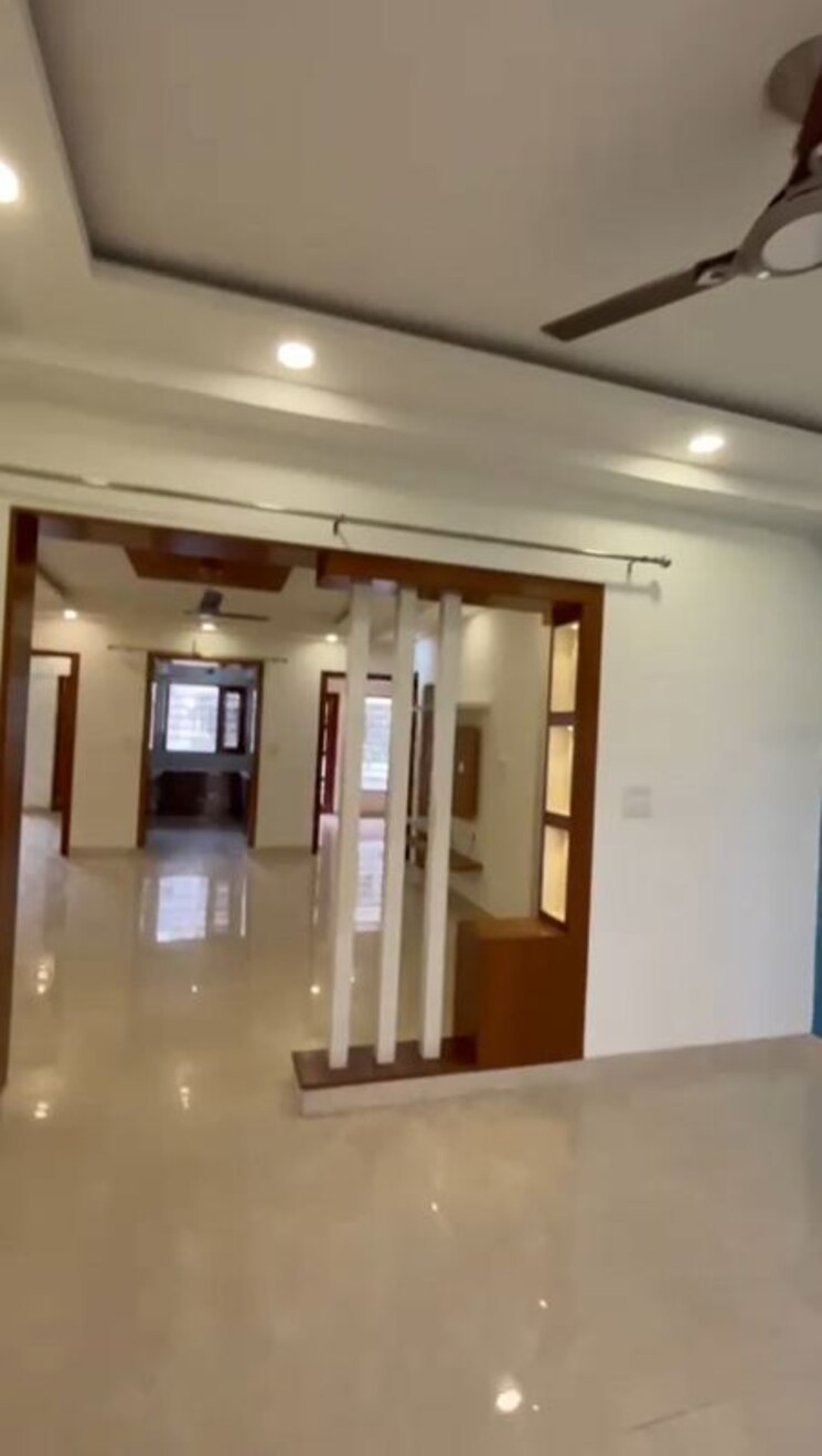 Room, tdi-the-retreat 3 Bedroom 260 Sq.Yd. Builder Floor In Sector 89 Faridabad 9794865