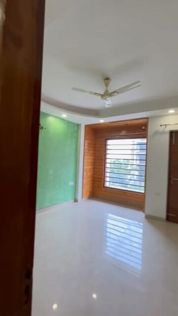 Room in 3 BHK Builder Floor at TDI The Retreat, Sector 89 – for Sale