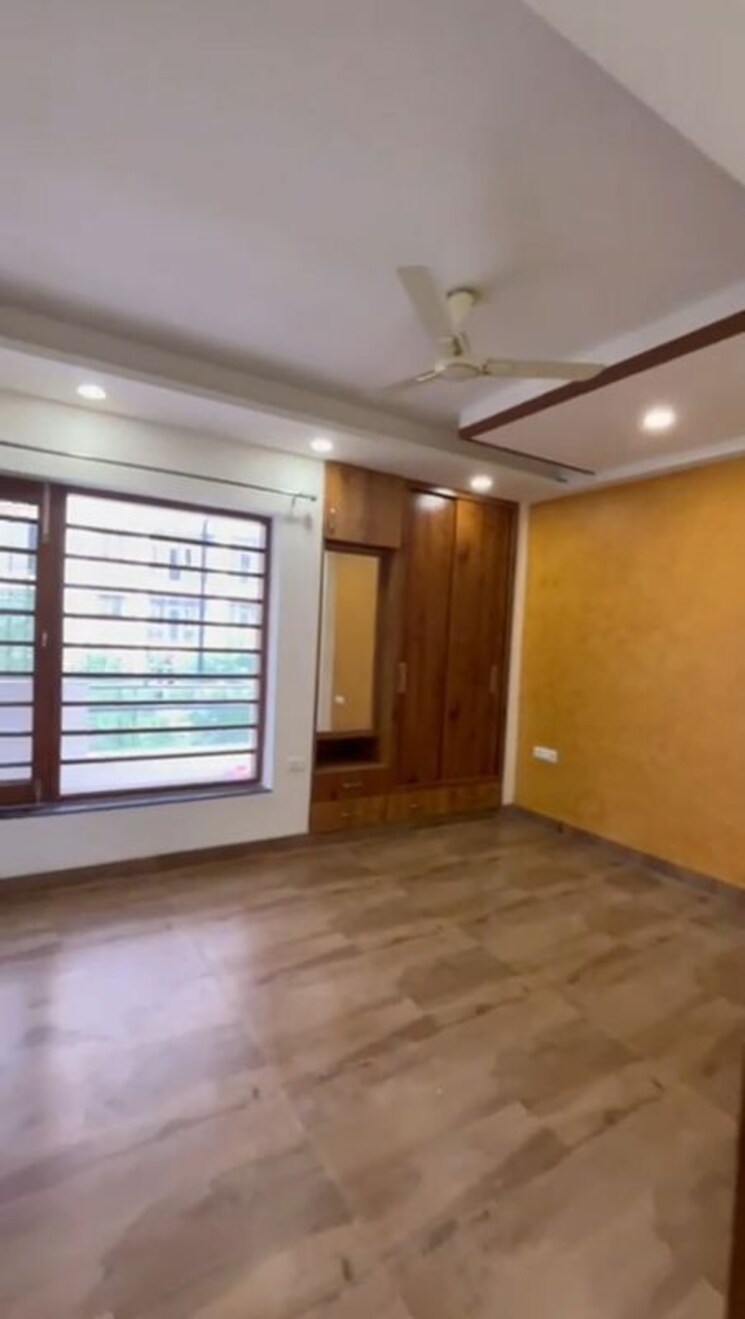 Room, tdi-the-retreat 3 Bedroom 260 Sq.Yd. Builder Floor In Sector 89 Faridabad 9794865