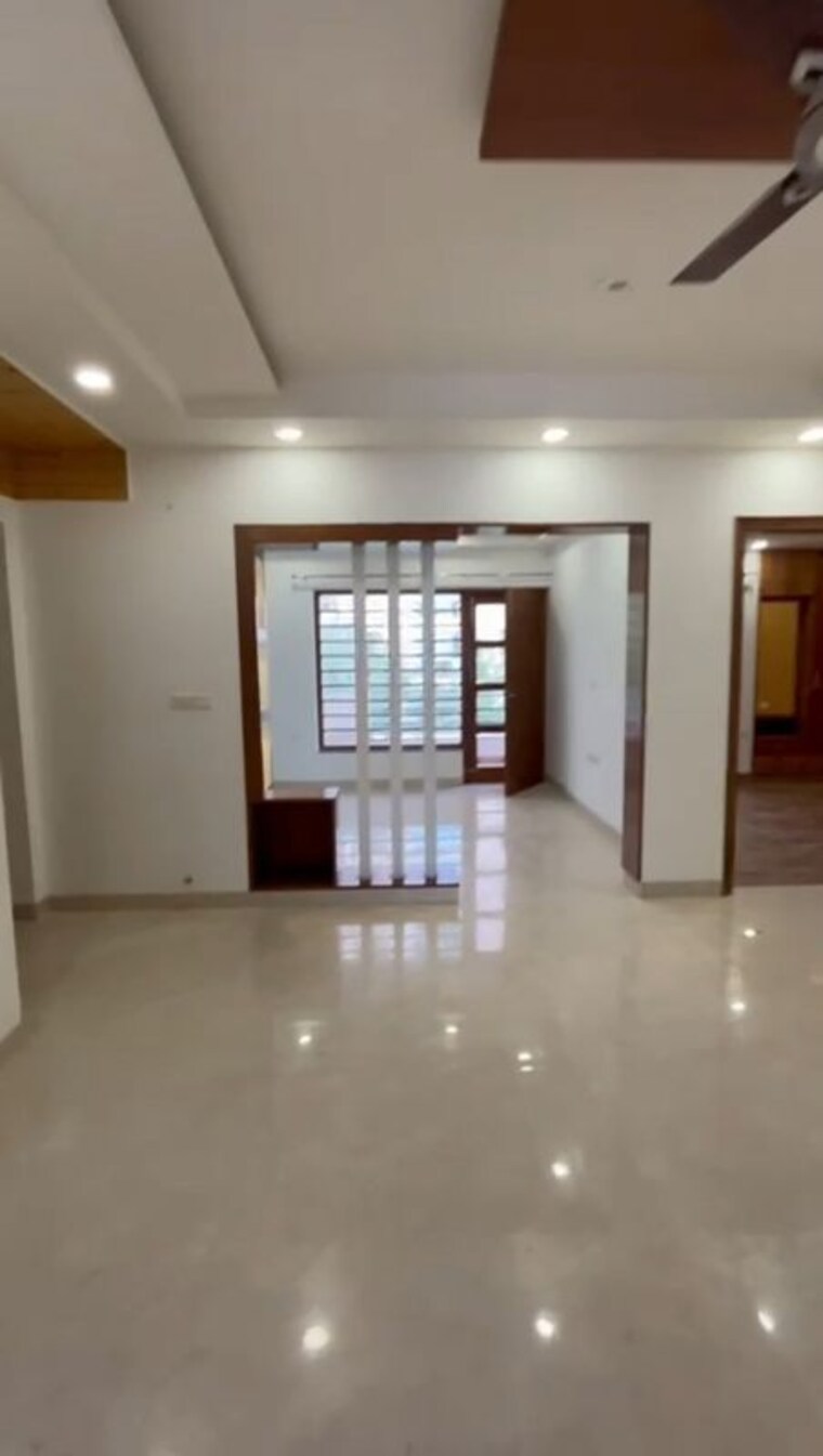 Room, tdi-the-retreat 3 Bedroom 260 Sq.Yd. Builder Floor In Sector 89 Faridabad 9794865