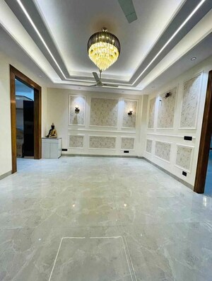 Room in 2.5 BHK Apartment at Fortune Tower, Sector 20 – for Rent