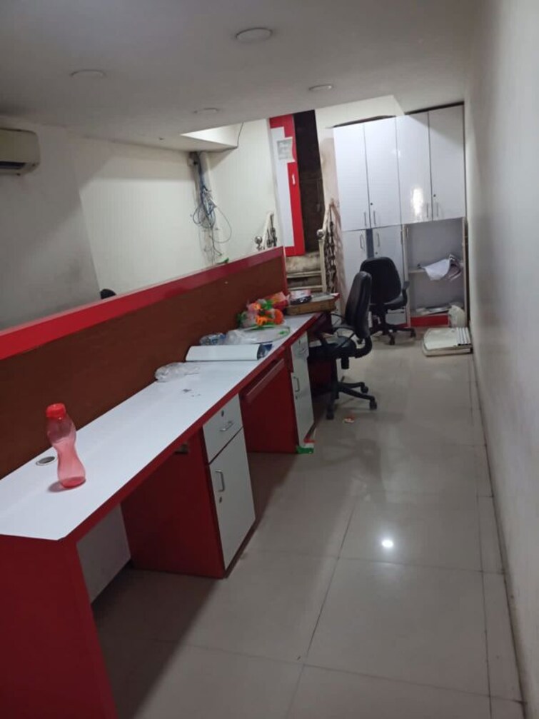 Team Area, hazratganj Commercial Office Space 600 Sq.Ft. In Hazratganj Lucknow 9794878