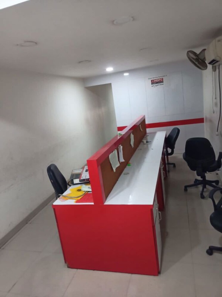 Team Area, hazratganj Commercial Office Space 600 Sq.Ft. In Hazratganj Lucknow 9794878