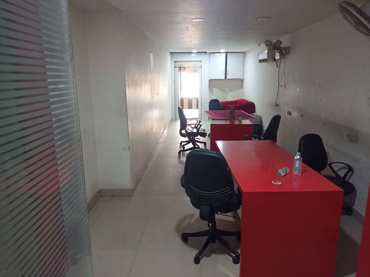 Team Area, hazratganj Commercial Office Space 600 Sq.Ft. In Hazratganj Lucknow 9794878