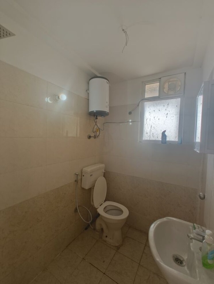 Bathroom, shree-vardhman-green-court 1 Bedroom 432 Sq.Ft. Apartment In Sector 90 Gurgaon 9794899