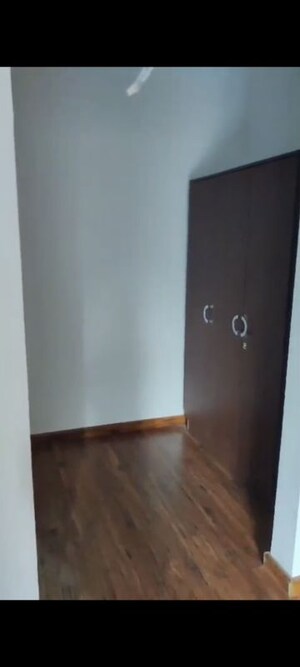 Room in 3 BHK Apartment at Rishita Manhattan, Gomti Nagar – for Rent