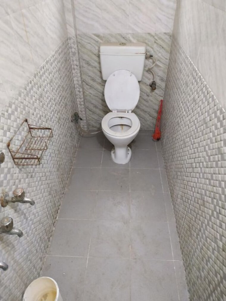 Bathroom, molarband 1 Bedroom 516 Sq.Ft. Apartment In Molarband Delhi 9794904