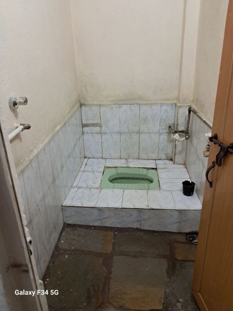 Bathroom, bajrangpura 1 Bedroom 400 Sq.Ft. Independent House In Bajrangpura Indore 9794113