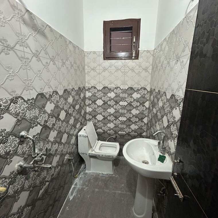 Bathroom, kharar landran road 2 Bedroom 900 Sq.Ft. Apartment In Kharar Landran Road Mohali 9794928
