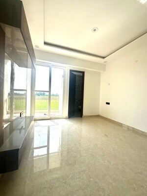 Room in 3 BHK Apartment at Patiala Road – for Sale