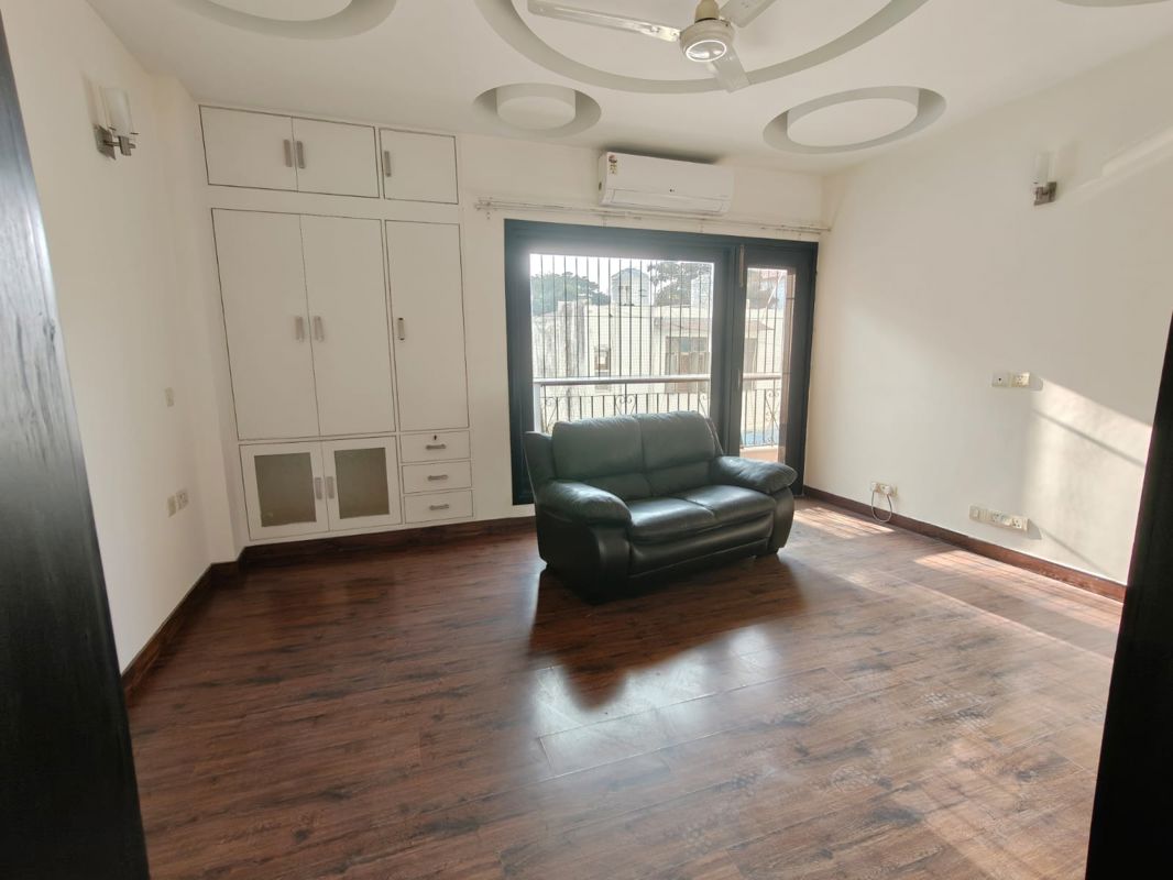 2 BHK + Servant Room Builder Floor For Rent in Vasant Vihar