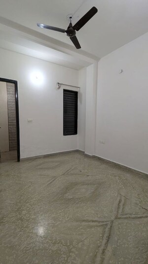 Room in 4 BHK Builder Floor at Sector 21d – for Rent