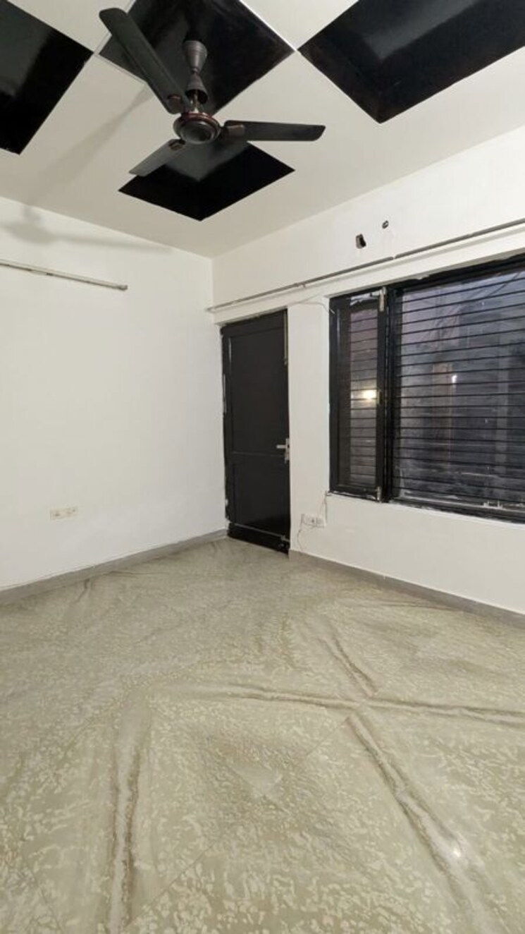 Room, sector 21d 4 Bedroom 3208 Sq.Ft. Builder Floor In Sector 21d Faridabad 9795052