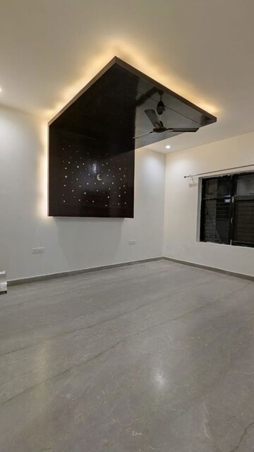 Room in 4 BHK Builder Floor at Sector 21d – for Rent
