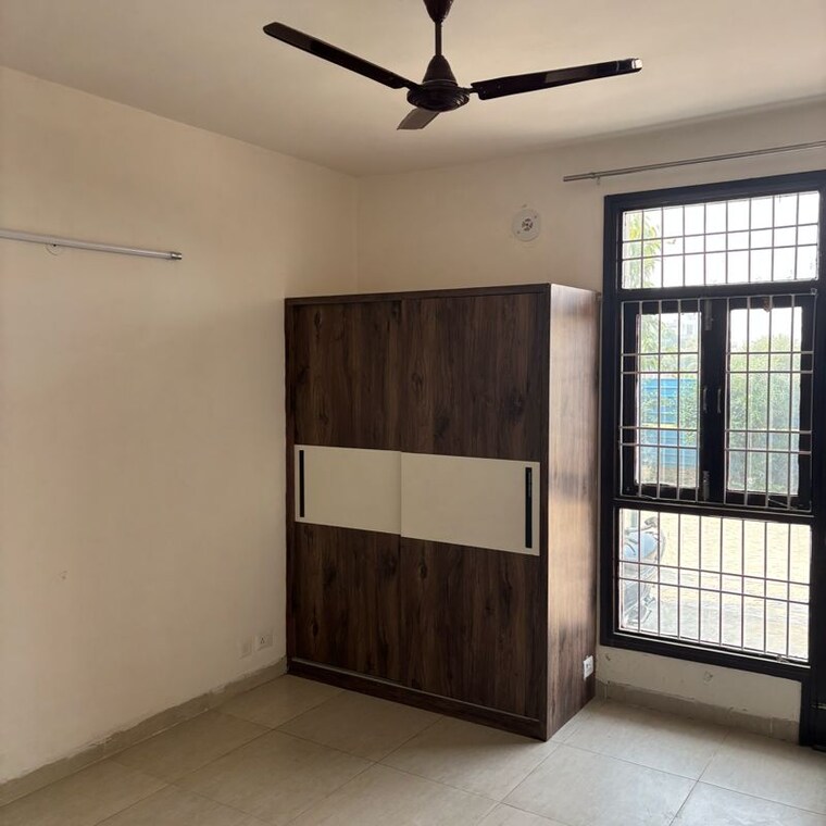 Room, sector 1 wave city 3.5 Bedroom 1556 Sq.Ft. Builder Floor In Sector 1 Wave City Ghaziabad 9795023