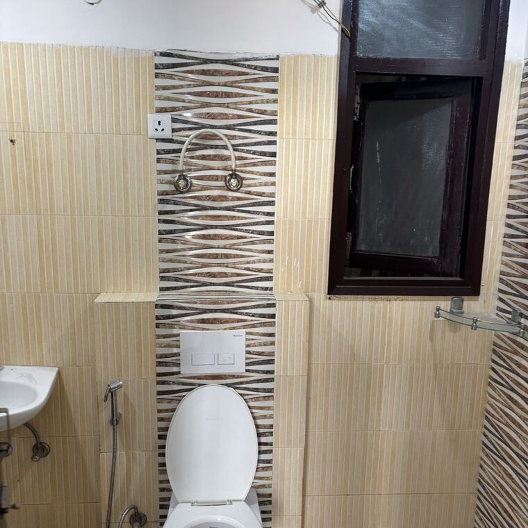 Bathroom, sector 1 wave city 3.5 Bedroom 1544 Sq.Ft. Builder Floor In Sector 1 Wave City Ghaziabad 9795050