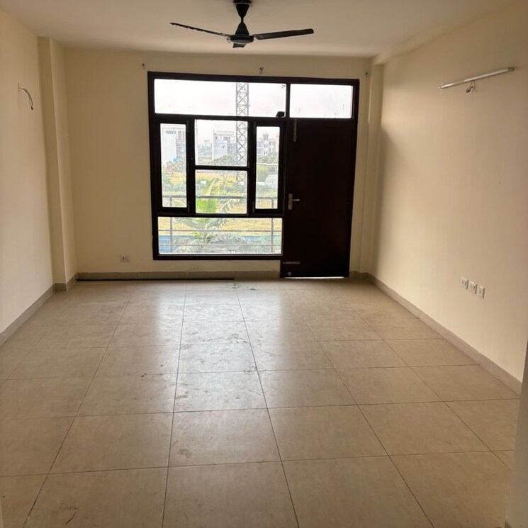 Room, sector 1 wave city 3.5 Bedroom 1570 Sq.Ft. Builder Floor In Sector 1 Wave City Ghaziabad 9795035