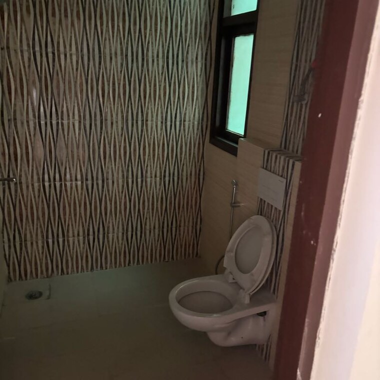 Bathroom, sector 1 wave city 3.5 Bedroom 1558 Sq.Ft. Builder Floor In Sector 1 Wave City Ghaziabad 9795037